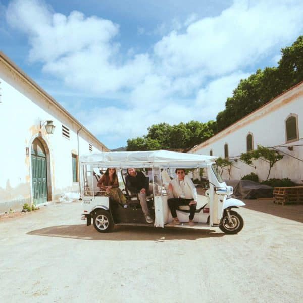 tuk tuk winery in Sintra with clients having fun